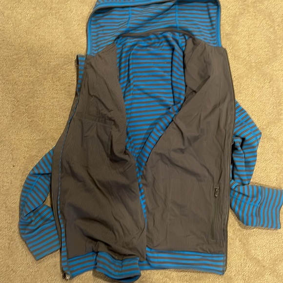 Lululemon men’s hoody - Picture 2 of 4